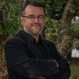 doctor Andrés M. Pérez-Acosta, PhD., profesor titular del Programa de Psicología, de la Escuela de Medicina y Ciencias de la Salud de la Universidad del Rosario
